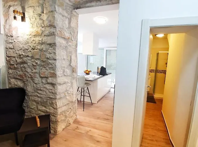 Polei Istria * Πούλα